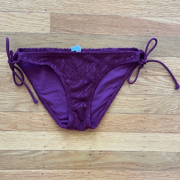 aerie crocheted bikini set size extra small top and small bottom - Picture 2 of 5